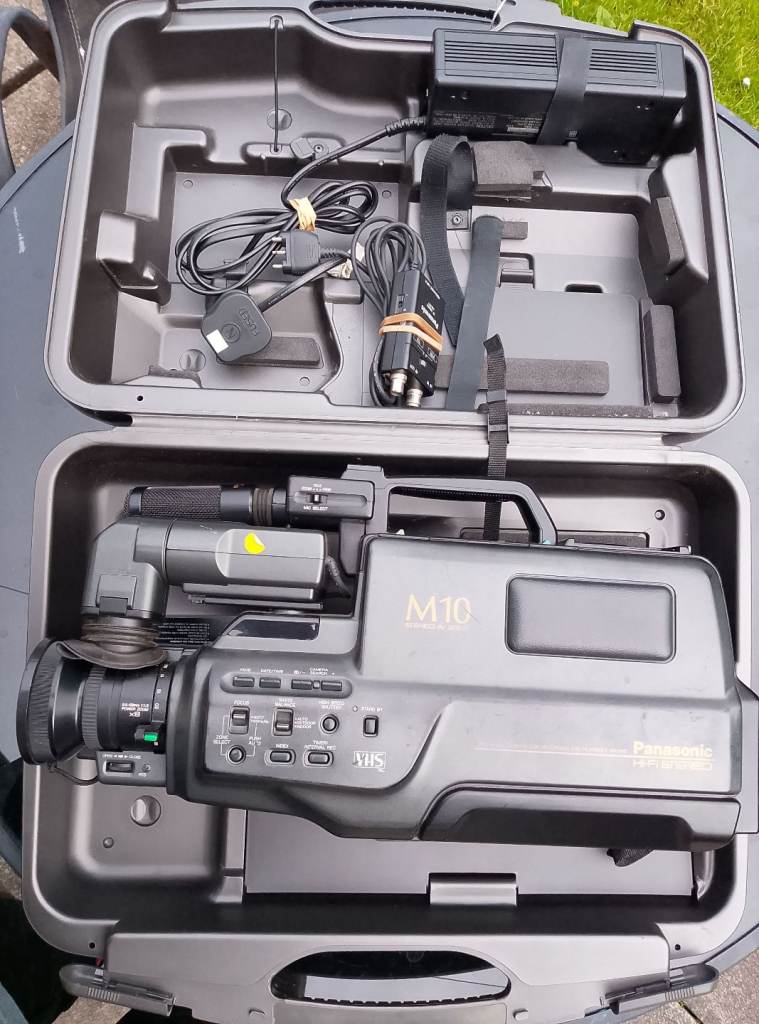 Panasonic full size vhs camcorder kit in hard case