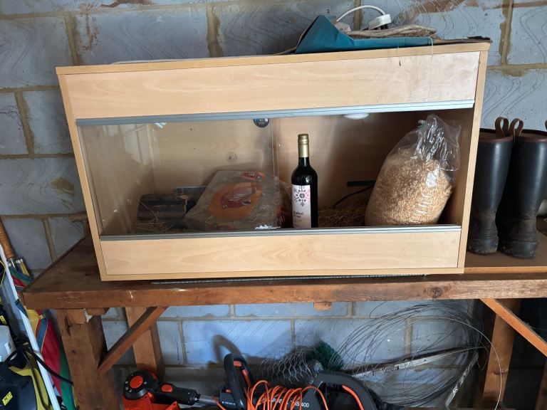 Vivexotic Wooden Vivarium 120cm – Glass Doors, Lights & Ventilation