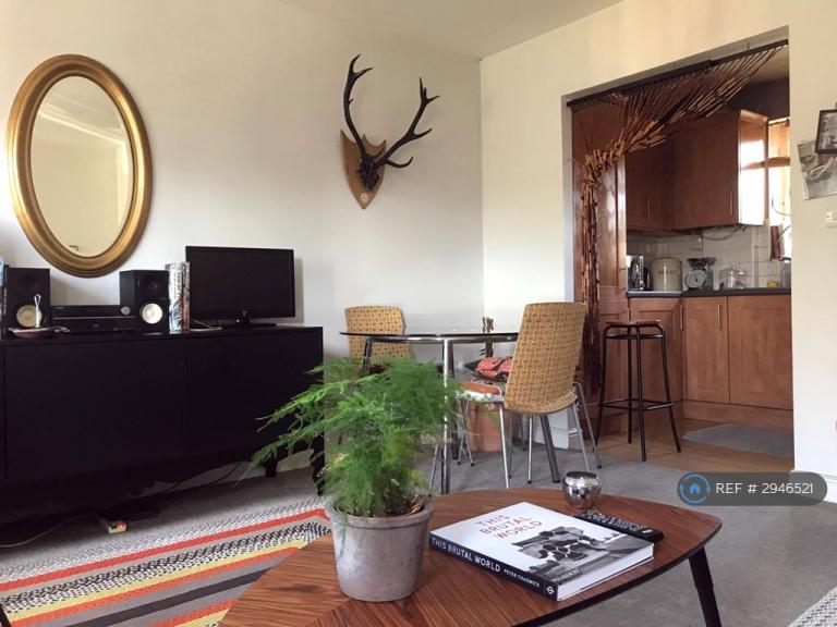 1 bedroom flat in Kelly Avenue, London, SE15 (1 bed) (#2946521)