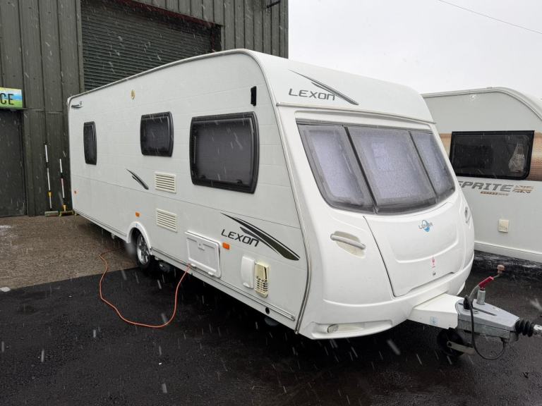 2010 LUNAR LEXON SI - 4 BERTH CARAVAN 