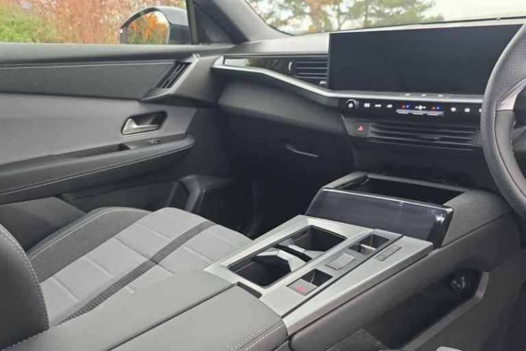 2025 Vauxhall Grandland 1.2 Hybrid [136] Ultimate 5dr e-DCT6 [Pan Roof] HATCHBACK PETROL Automatic