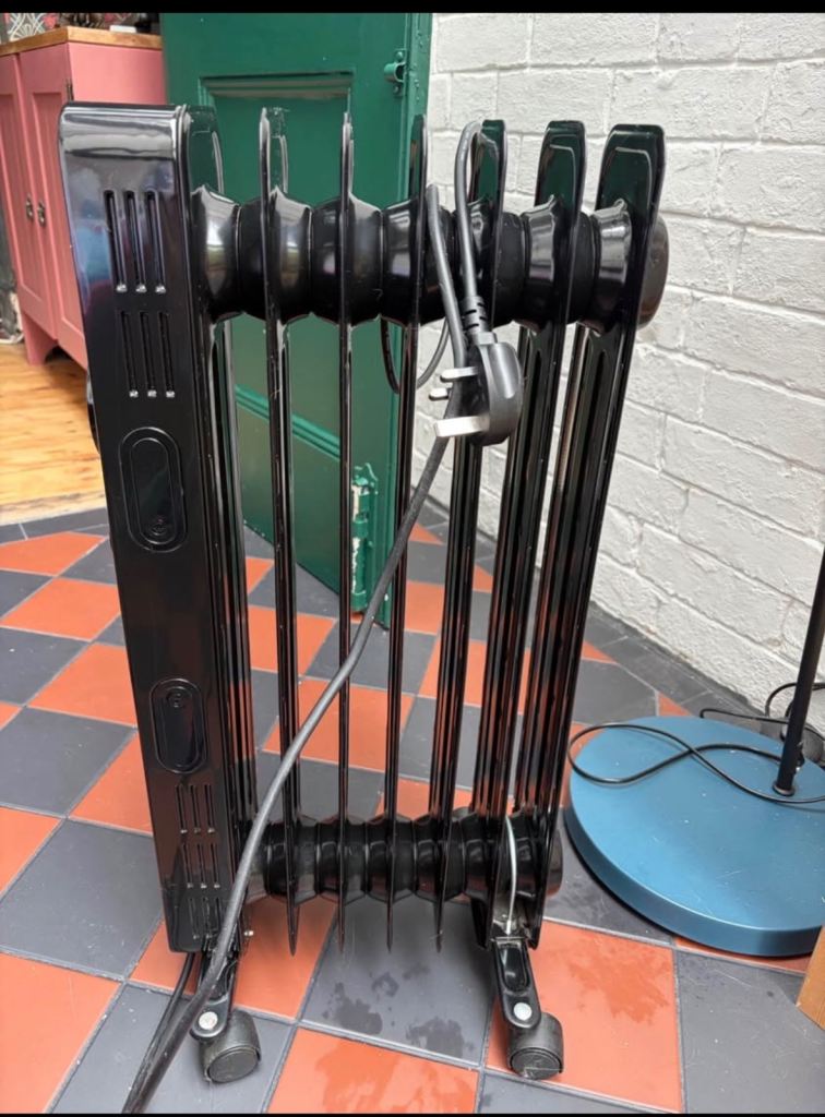 LOGIK Black Oil-Filled Radiator – Good Condition