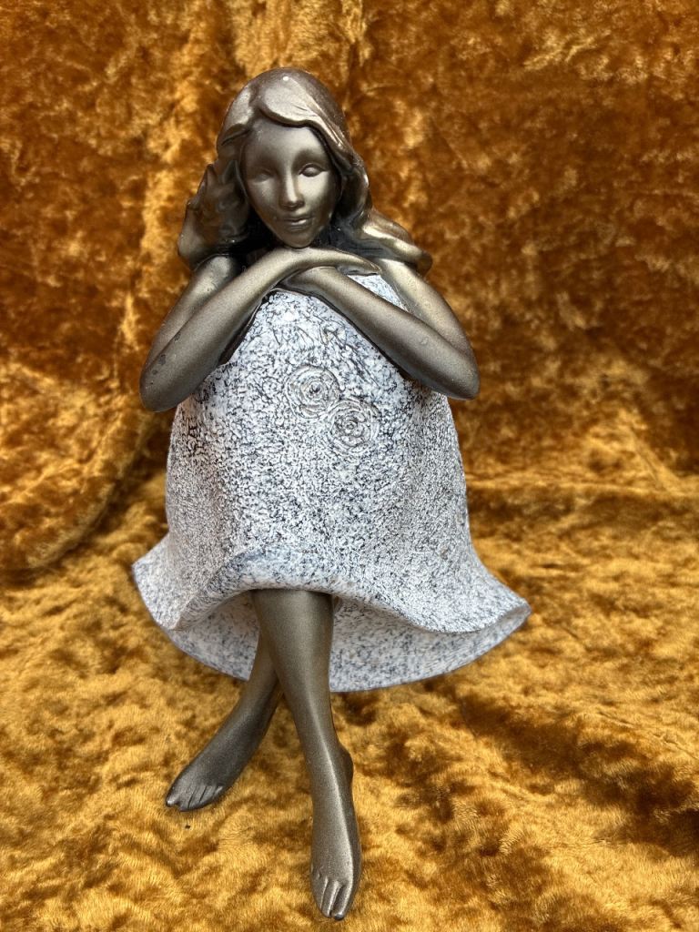 Decorative Figurine of a Woman – As Good As New