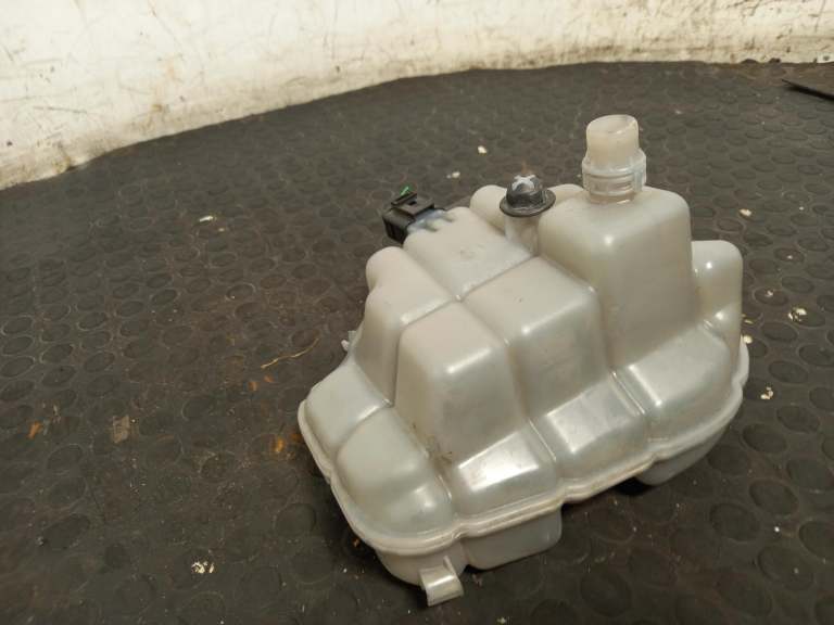 Audi A6 Radiator Expansion Tank 2011-2018 2.0l Cnha 4g0121403ae | in ...