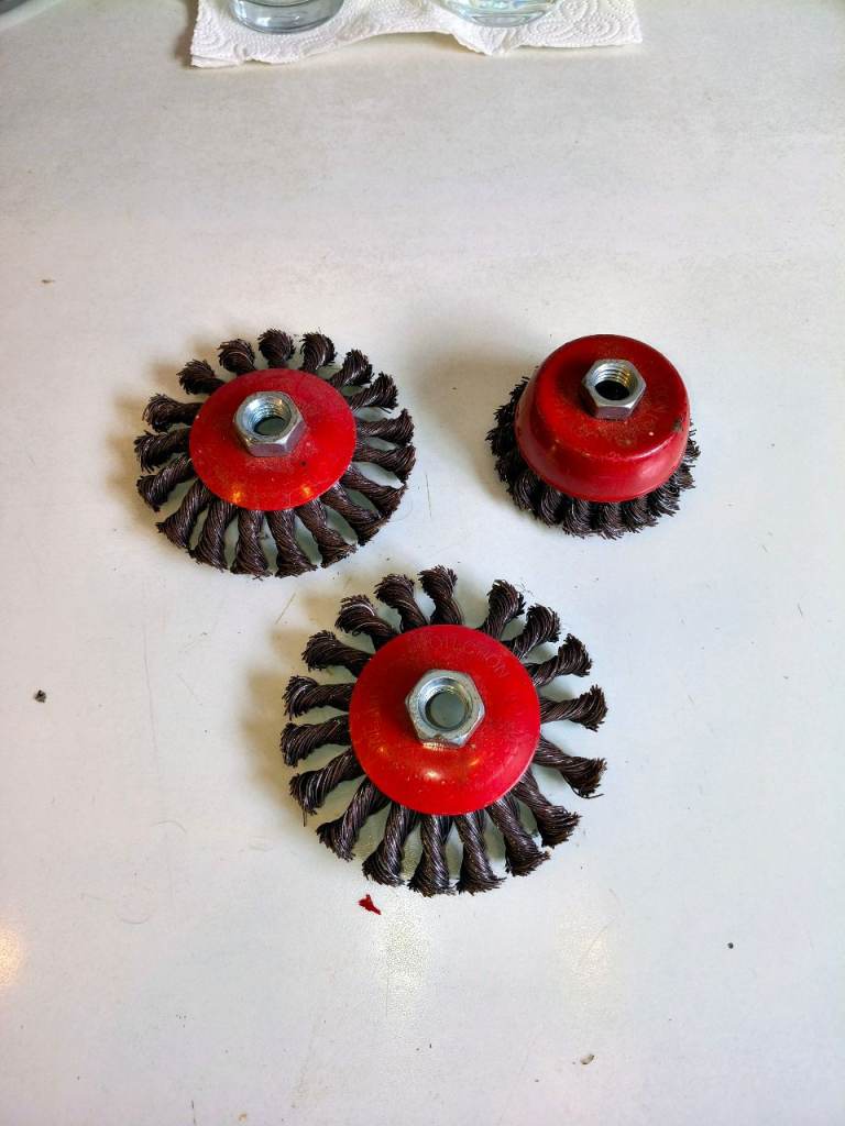 Twist knot wire wheels