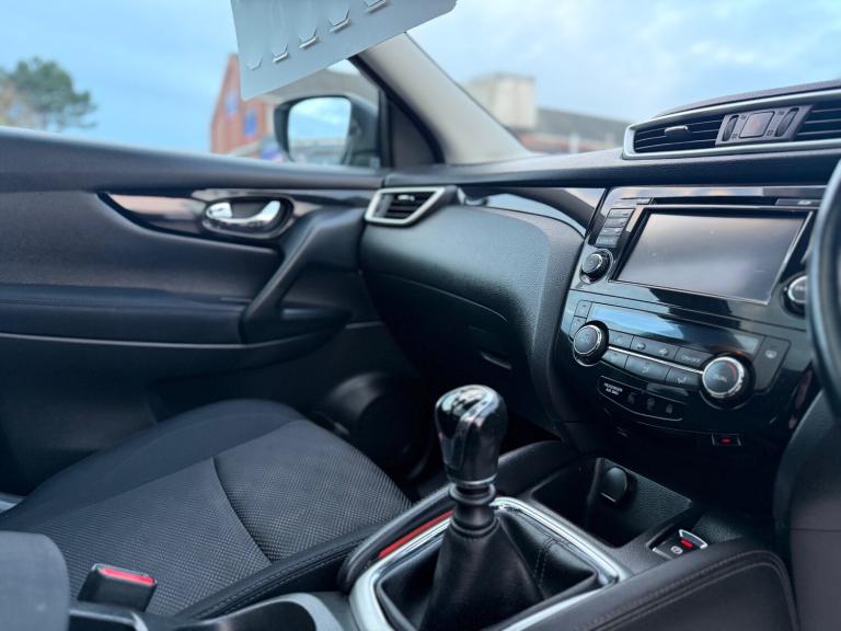 2015 Nissan Qashqai 1.2 DiG-T N-Tec+ 5dr HATCHBACK Petrol Manual