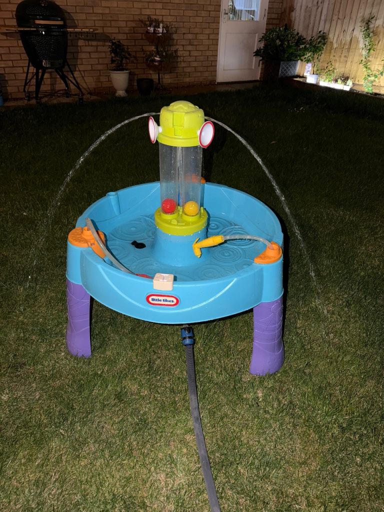Water splash toy garden Little Tikes 