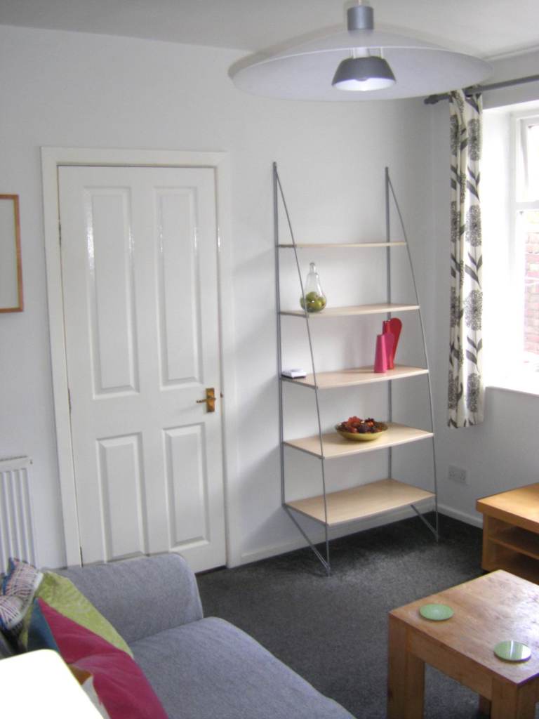 Self-contained, 2 bed, fully furnished flat -central Preston