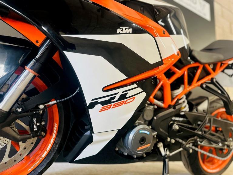 STUNNING 2017/17 KTM RC 390 MOTORCYCLE 