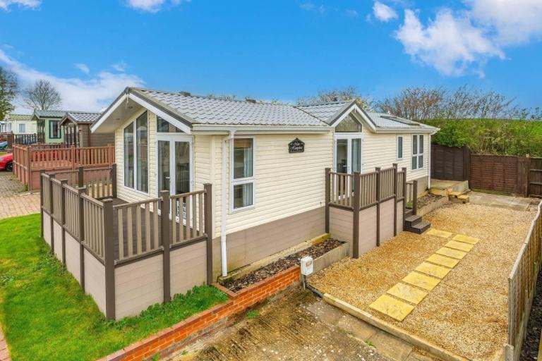Twin Lodge in Cogenhoe  - Lodge / Caravan 