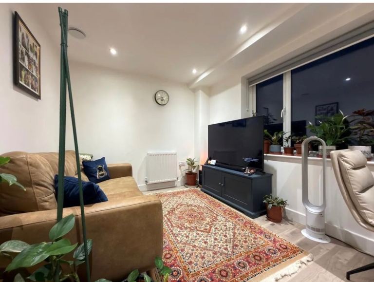 1 bedroom Apartment  near Ealing Hospital. 