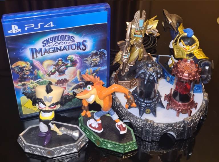 Skylanders Imaginators PS4 Game with Crash Bandicoot & Dr. Neo Cortex Figures