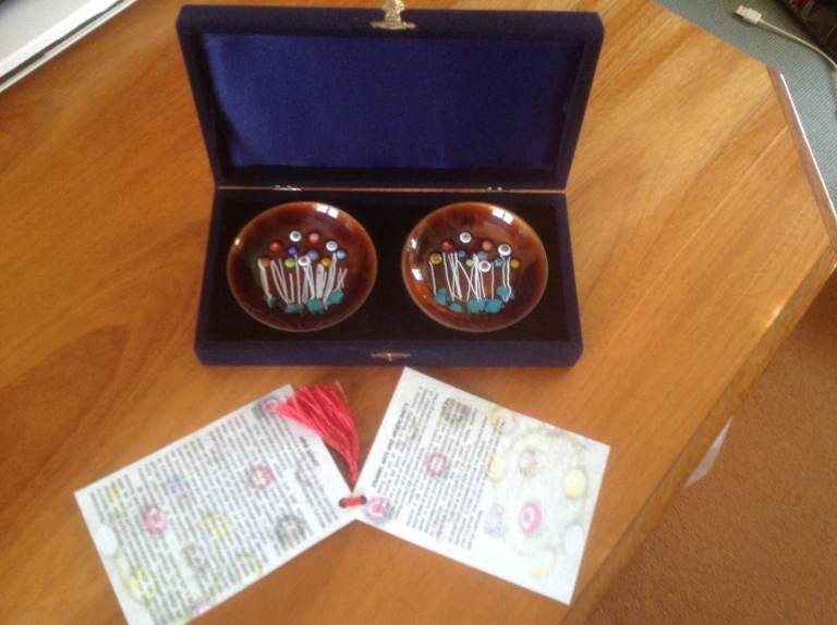 Display box (4.5 x 12 x 24 cm) with 2 enamel handcraft dishes (9.5 cm diameter), Antalya, Turkey