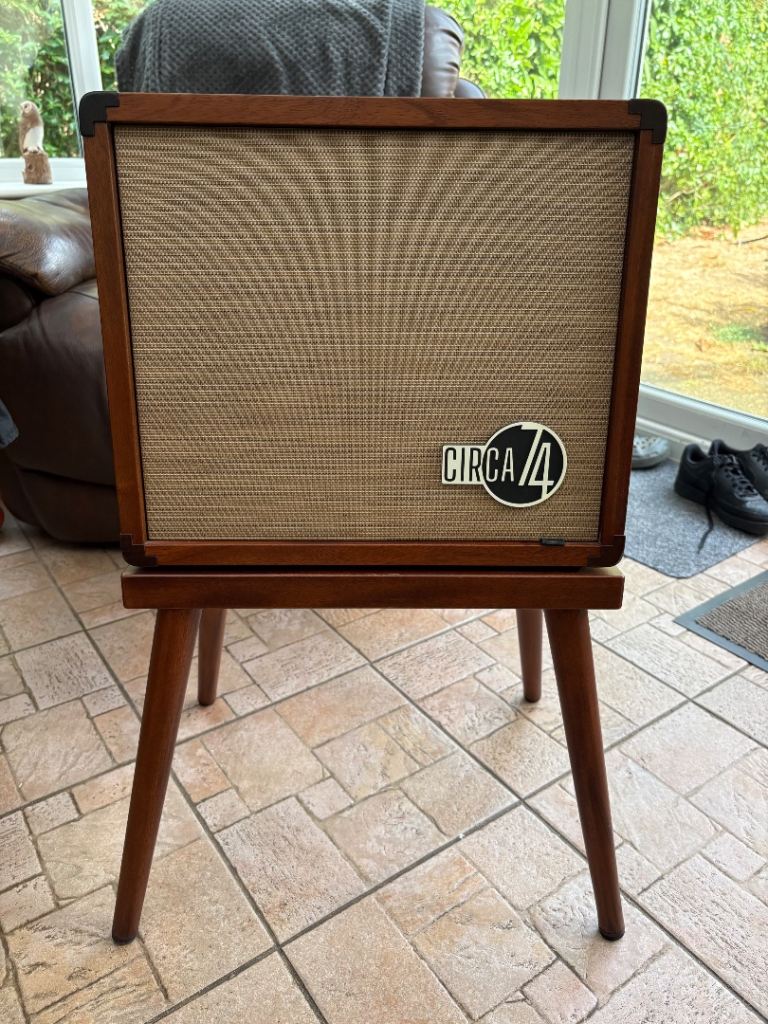 Taylor Circa 74 Guitar Amp & Stool