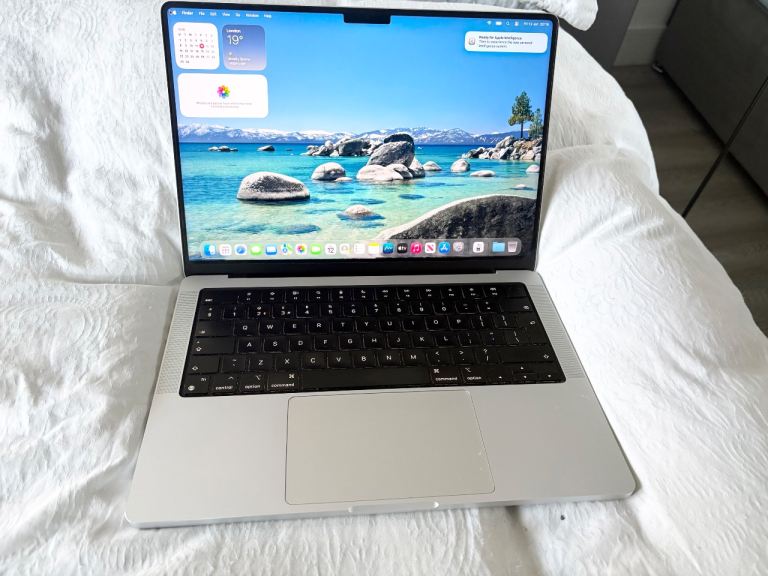 CAN HAND DELIVER, MACBOOK PRO 2021 14” LAPTOP M1 PRO,16GB RAM, 512GB SSD, SILVER,FULL WORKING ORDER