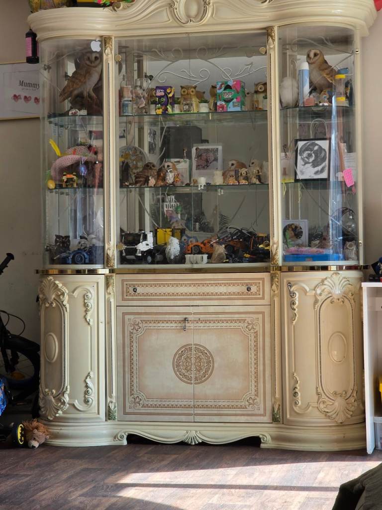 Cream vintage style cabinet 