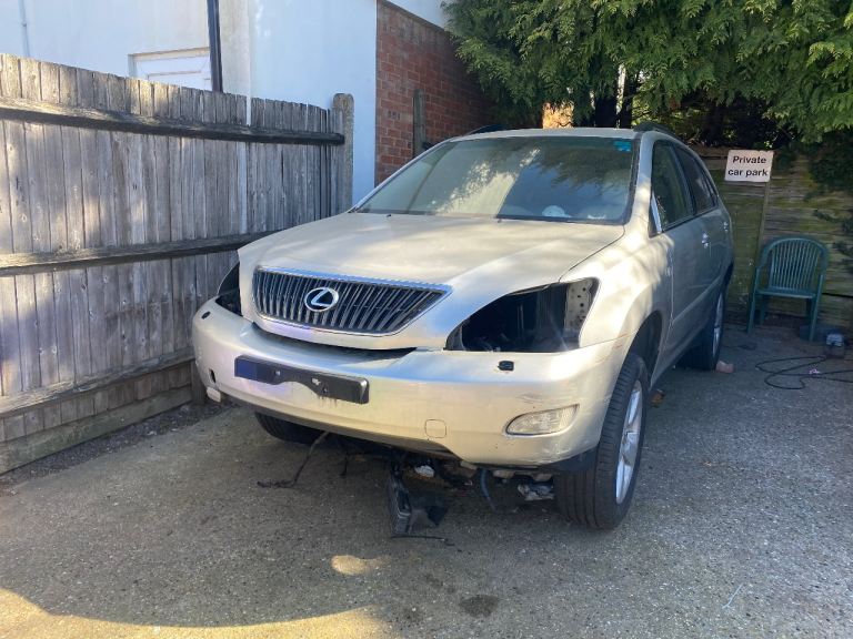 Lexus RX350 - NO ENGINE OR GEARBOX. Scrap or spares only