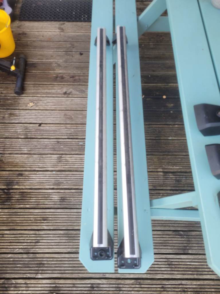 Genuine Ford Focus Mk 2 Roof rack base system 