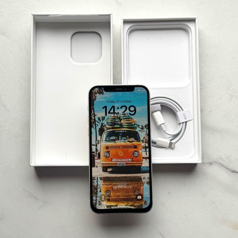 image for iPhone 13 128GB Unlocked (Excellent Condition) With Box & Charger