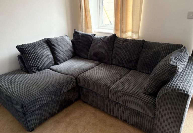Elegant Corner Sofa | Good Condition 