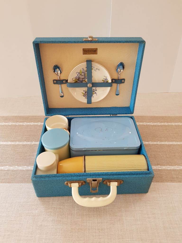 Vintage car picnic Hamper