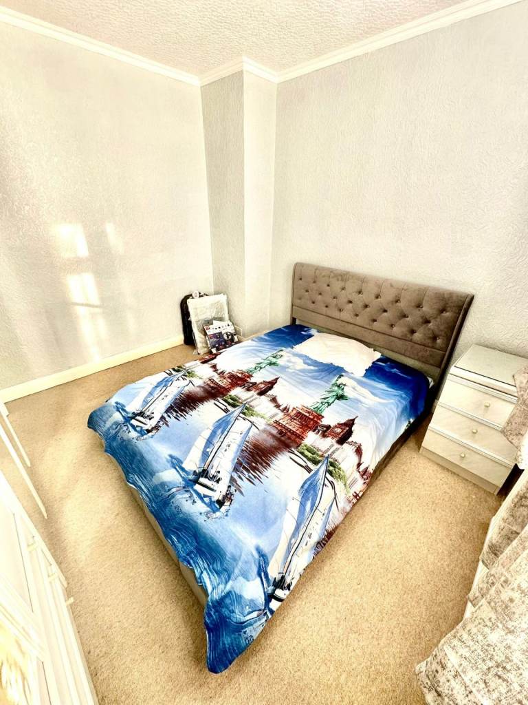 Spacious and Cosy Double Room for Rent in - TW13 6NE