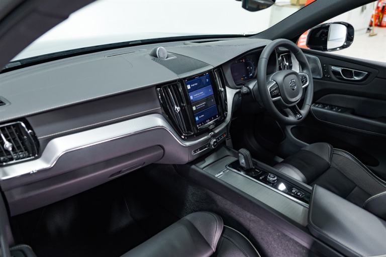 2022 Volvo XC60 2.0 B4D R DESIGN Pro 5dr AWD Geartronic ESTATE DIESEL Automatic