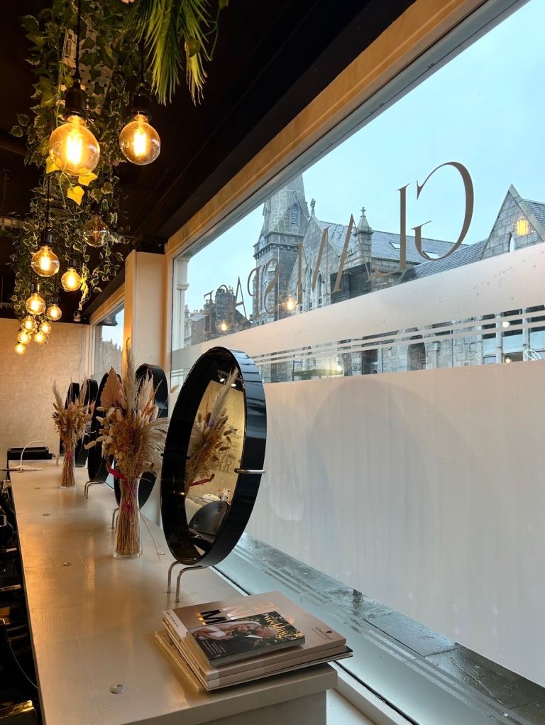 Hair Stylist Chair to Rent - IMMEDIATELY Available 