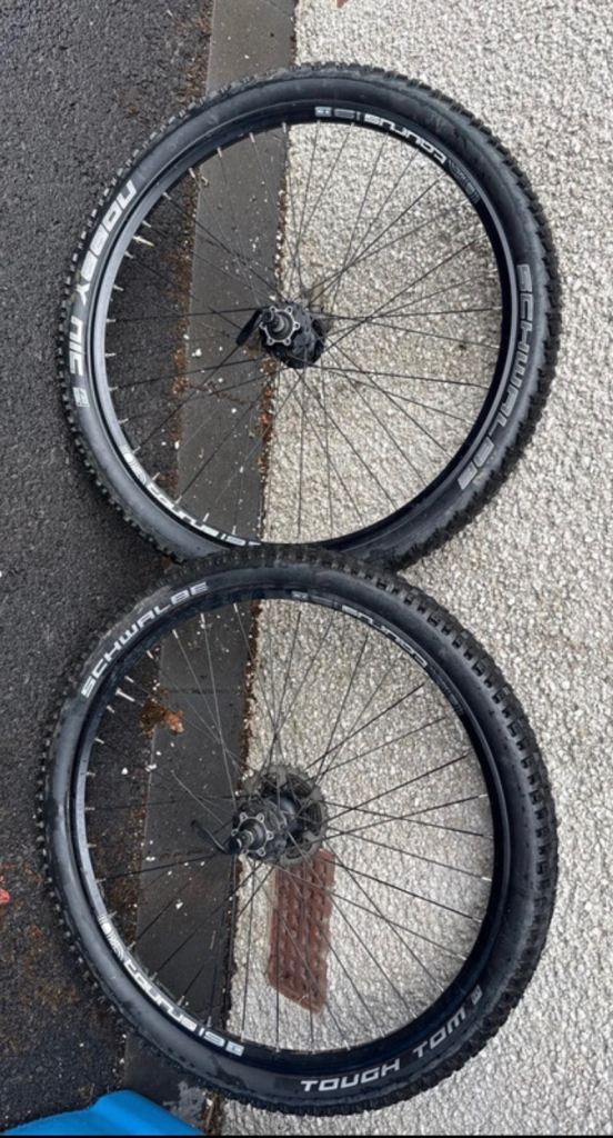 Aluminium cycling wheels schwalbe tyres Shimano hubs disc brake mounts 2.1x 26