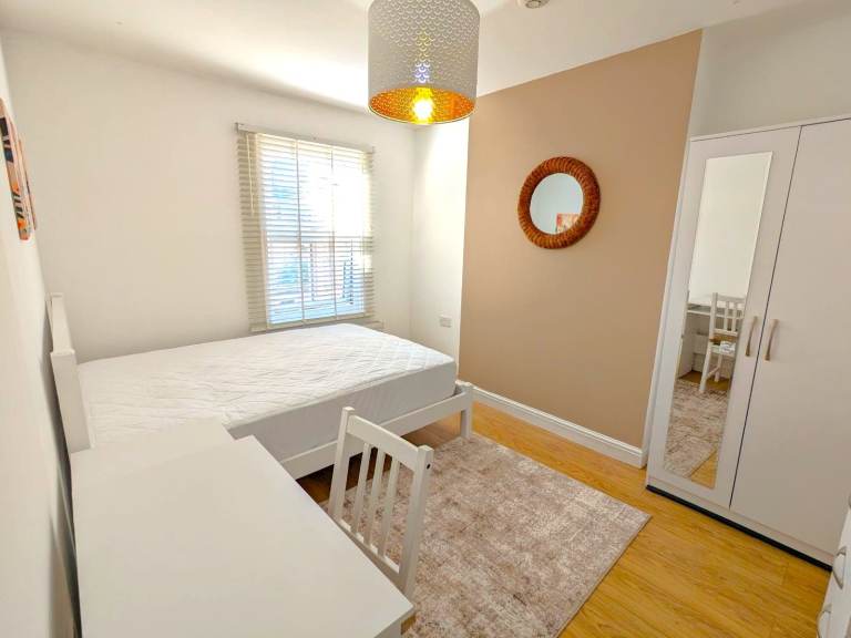 *Inc all bills & fast Wi-Fi* - Double room near Kensal Green Station (Zone 2)