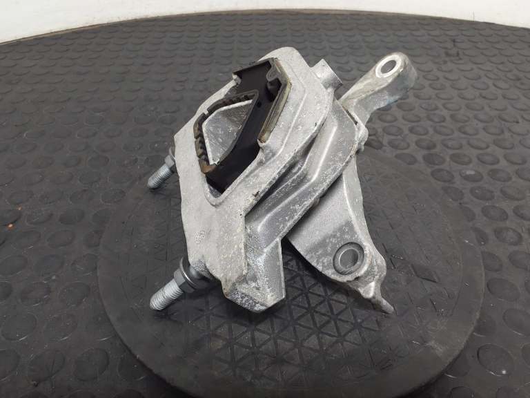 Peugeot 208 Left Engine Mount 2020-2024 9826551380