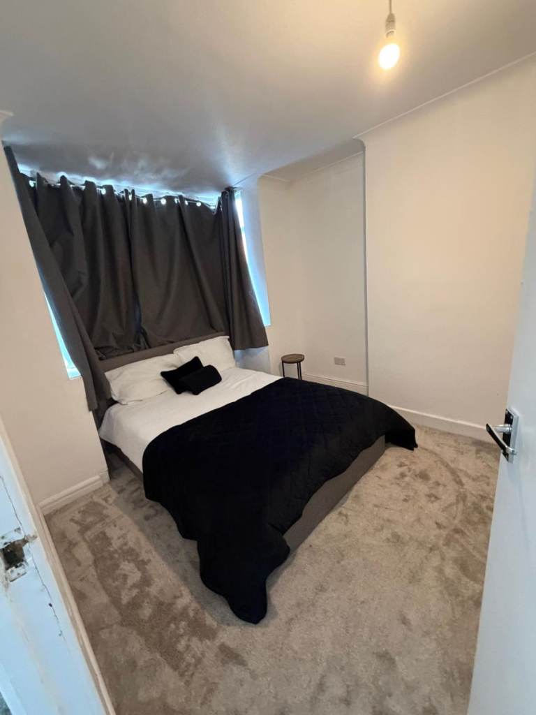 3/4 bedroom house newly refurbished 