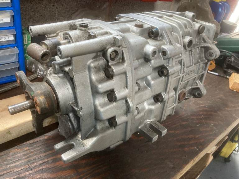 BMW E12, E23, E24, E28, E30 and E32 5-speed GETRAG 265/6 gearbox and M30 bellhousing