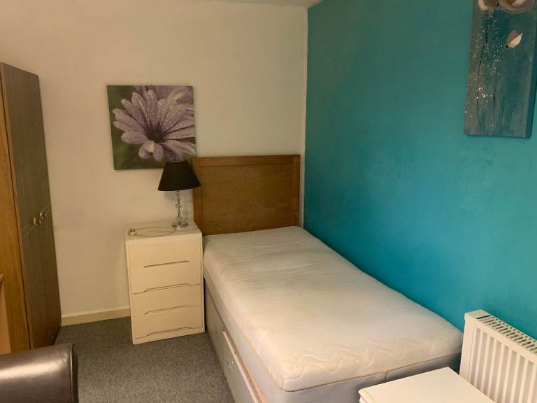 A single room to rent in a flat close to the city center G21