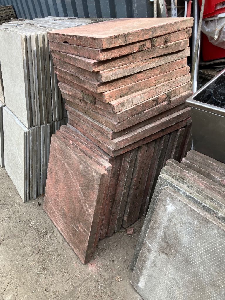 Used Garden Paving Slabs – Red and Grey( can deliver)