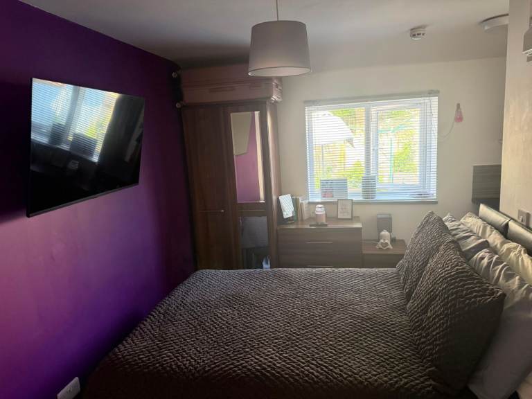 Recently refurbished studio Room in Kingswood