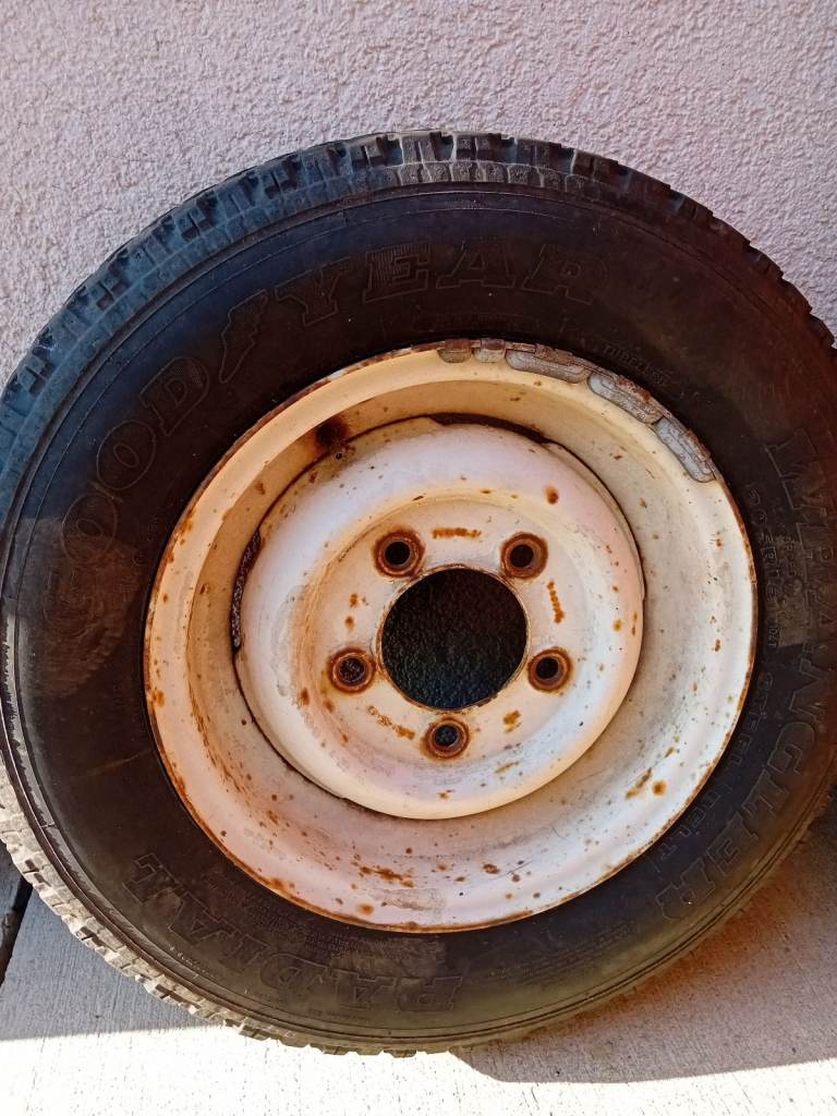 Ĺandrover wheel..205R16.