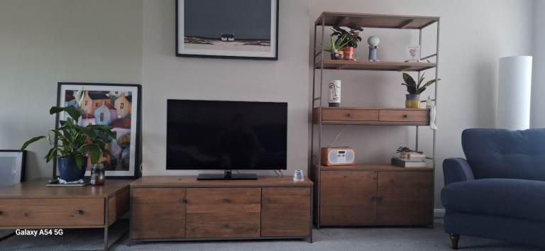 Shelving unit and living room furniture set