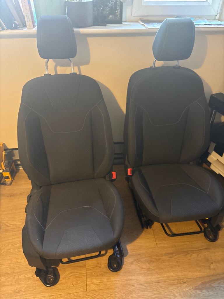 2015 Ford front seats with airbag