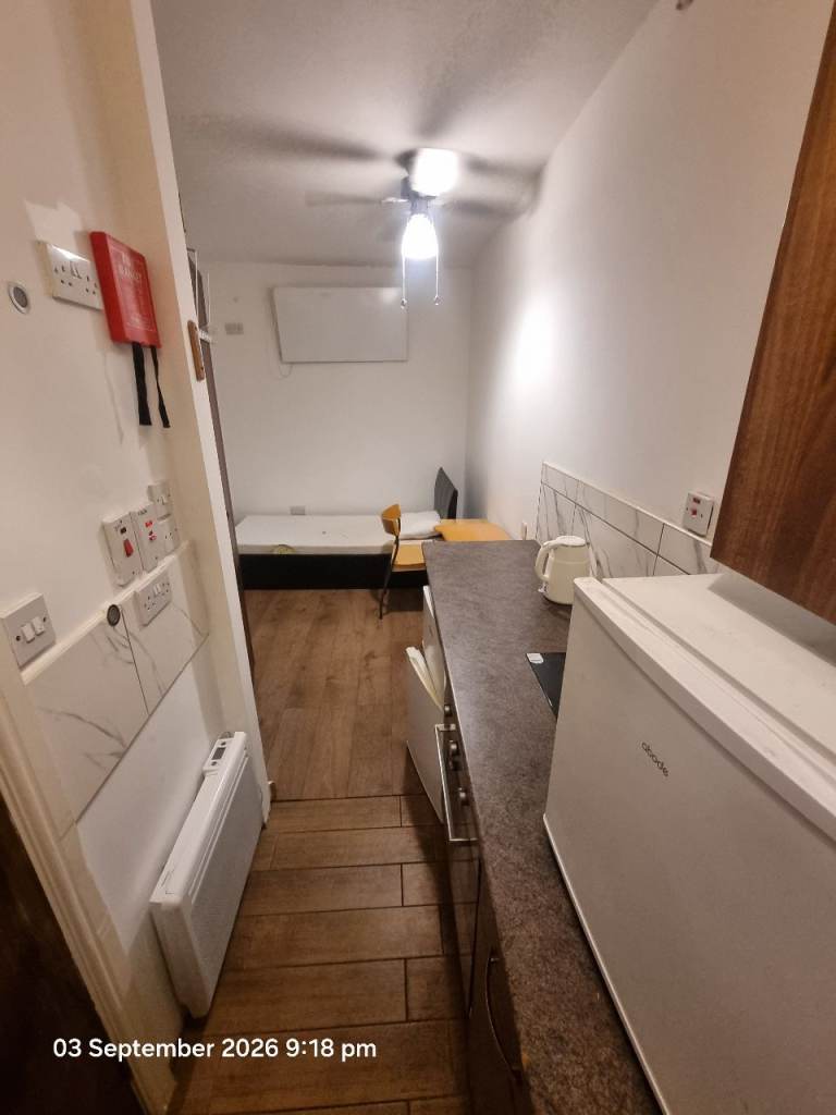 Private Studio Flat En-suite in North London, N17