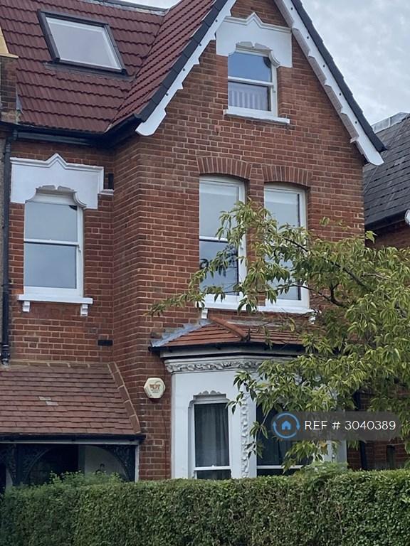 2 bedroom flat in Streatham Common, London, SW16 (2 bed) (#3040389)