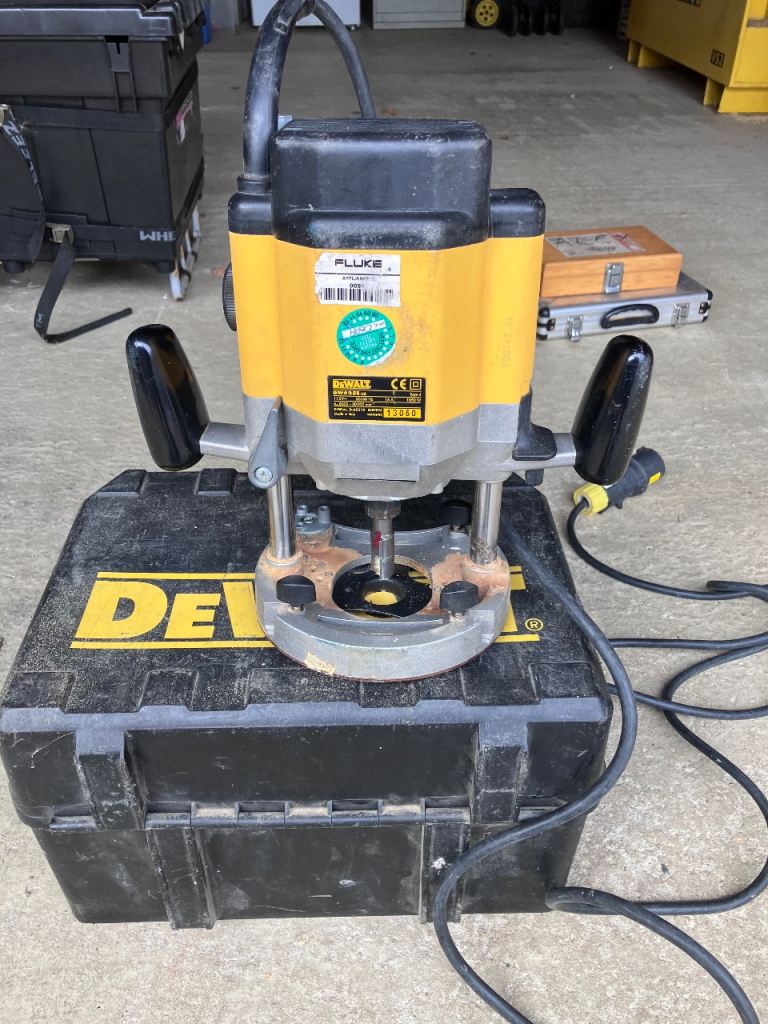 110v DeWalt Router with bits