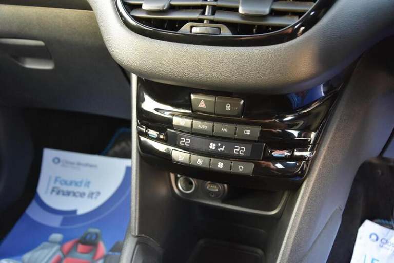 2014 Peugeot 208 1.2 VTi Allure 3dr HATCHBACK PETROL Manual