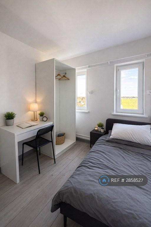 Studio flat in Stoke Road, Slough, SL2 (#2858527)