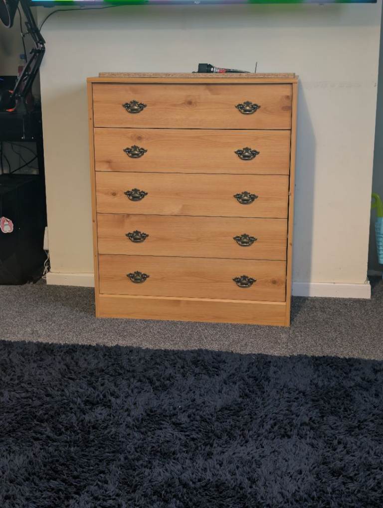 Wooden Chest of Drawers – Good Condition