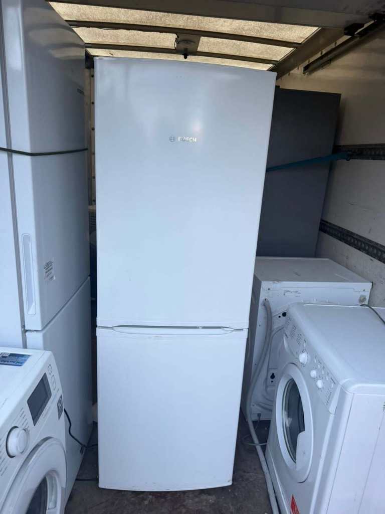 Bosch Freestanding Fridge Freezer – White, As Good As New