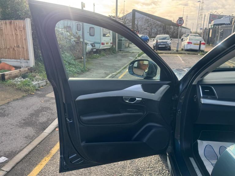 2017 Volvo XC90 2.0 T8 Hybrid Momentum Pro 5dr Geartronic ESTATE PETROL/ELECTRIC Automatic