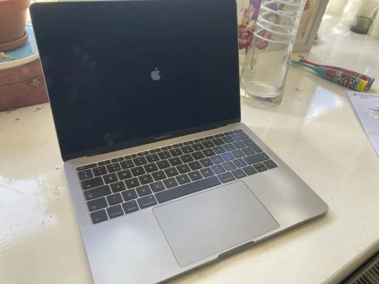 Macbook Pro non working screen but main computer in perfect order