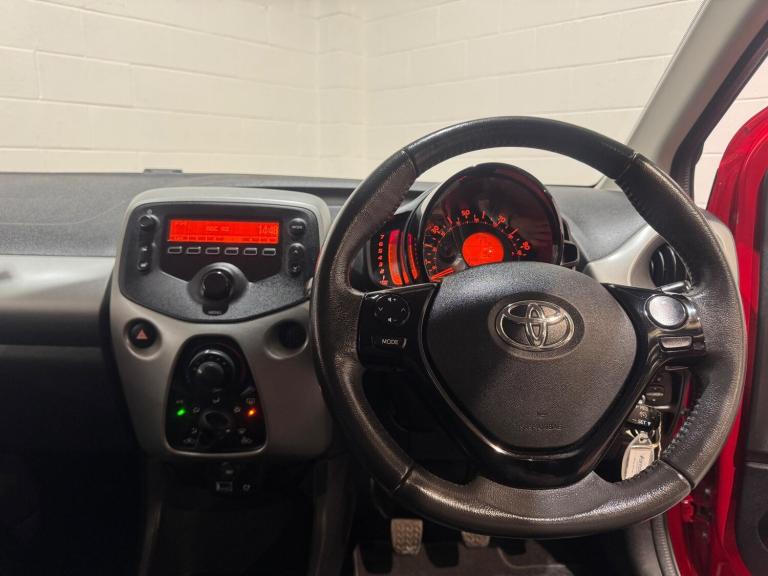 2015 Toyota AYGO 1.0 VVT-i x-play Euro 5 5dr Euro 5 HATCHBACK Petrol Manual