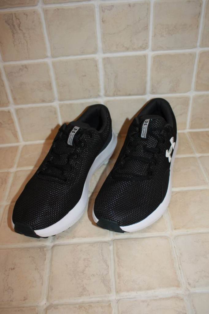 Under Armour Charged Surge 4 in Black/Anthracite/White Colourway - Size UK 12 *NEW*